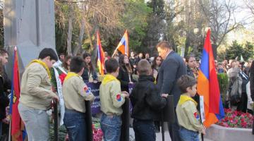 Евродепутатът от ГЕРБ/ЕНП Емил Радев почете 100-годишнината от трагичните събития, при които загинаха 1,5 млн. арменци